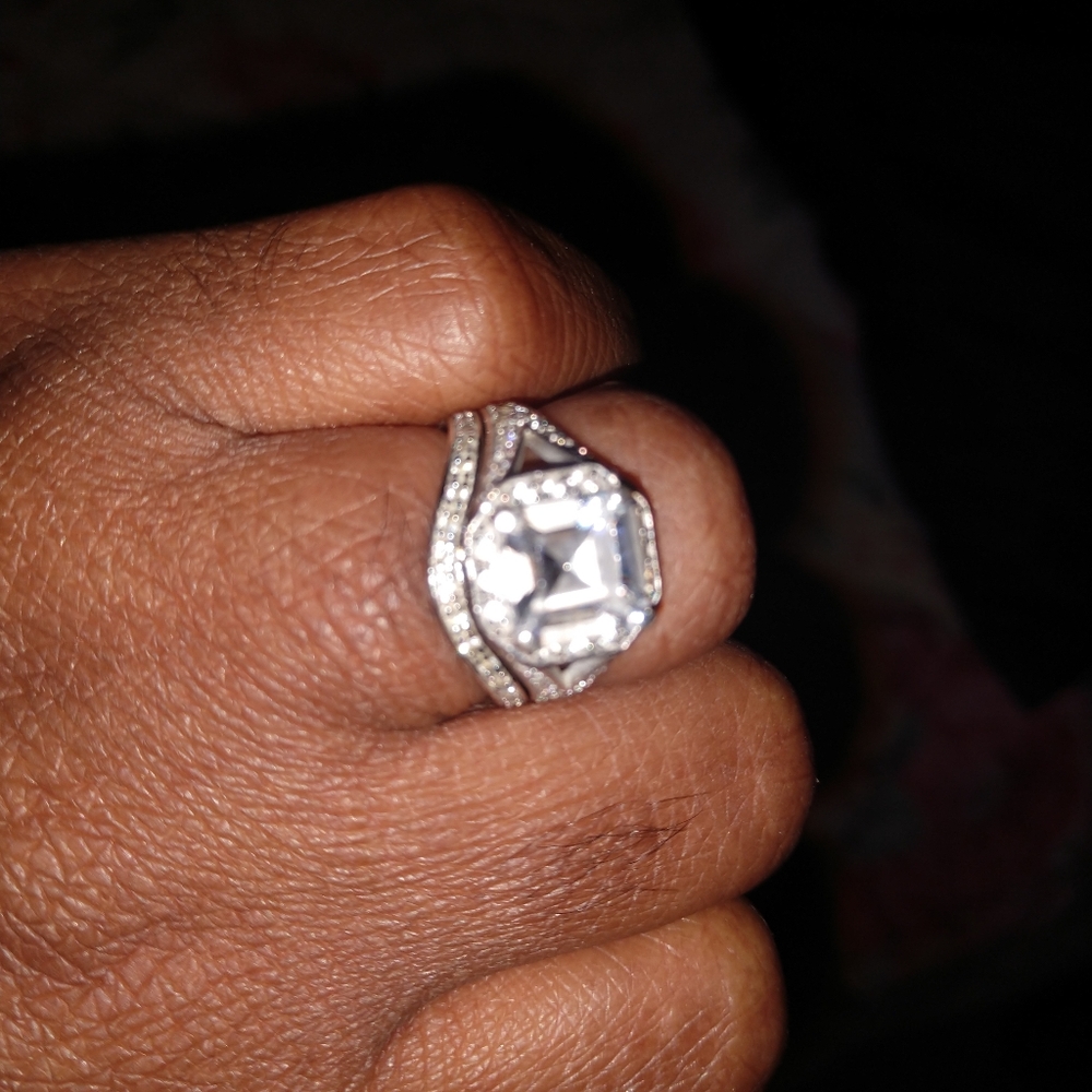 Ring - Picture 2 of 3